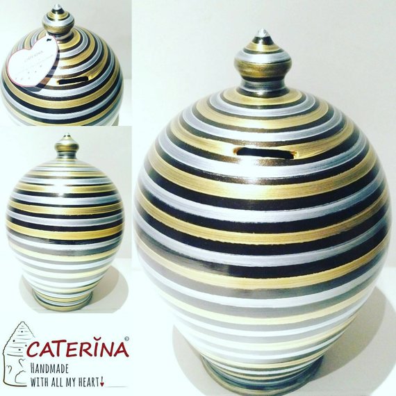 Curvy, gorgeous, precious and one of the most classy and thoughtful gifts for a man or a woman! Handmade and hand painted in my studio in Rome, Italy.   Size: 17 cm = 6.70 inches in height. Circumference: 44 cm = 17.32 inches. Made to order.  Colors: Silver, Gold and Black,  With hole and stopper plug, or without hole.